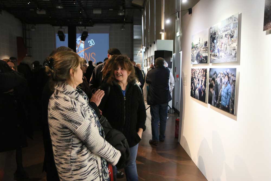 Les invités ont apprécié l'exposition "l'envers du décor", installée pour cet anniversaire