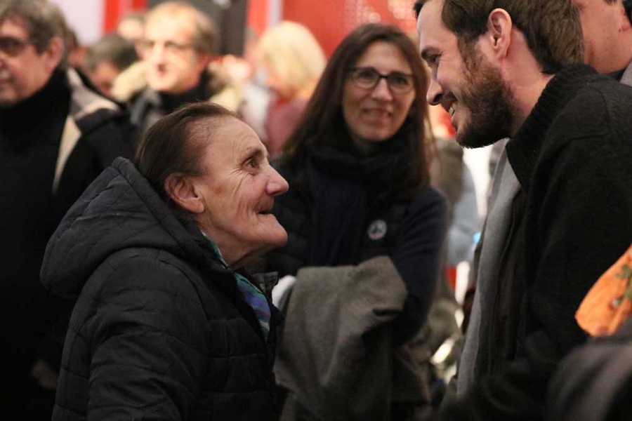 Julia, une des figurantes et Darius Langmann, l'un des fils de Claude Berri