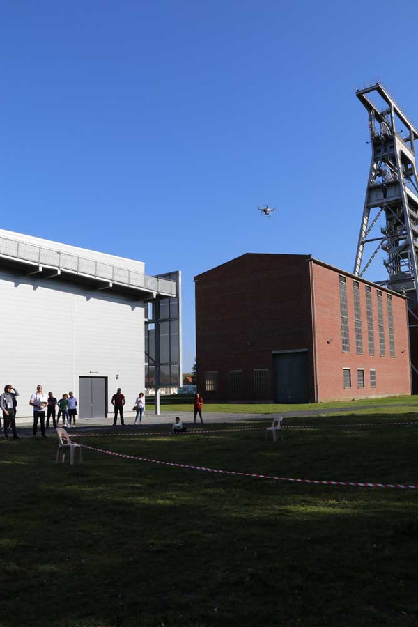 Démonstration de drones au-dessus d'Arenberg Creative Mine.